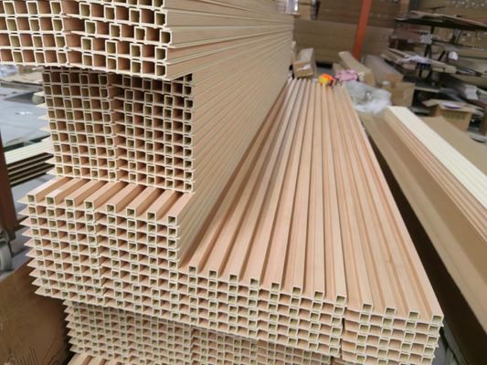 De houten Houten Korrels lamineerden Binnenlands WPC-Muurcomité voor Binnendecoratie