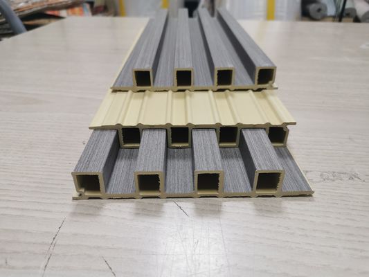 160x24mm Binnenlands WPC Muurcomité