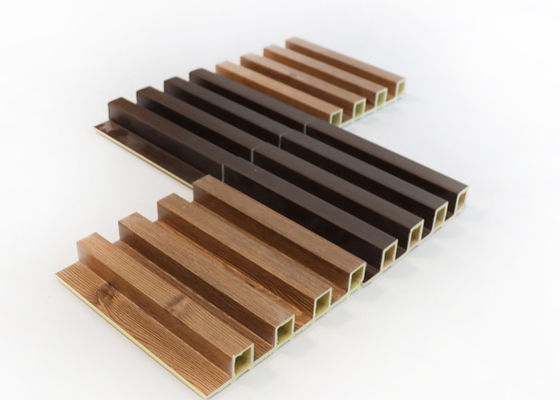 Houten samengestelde binnenlandse gecanneleerde het paneelbekleding van de panelen wpc muur voor binnendecoratie