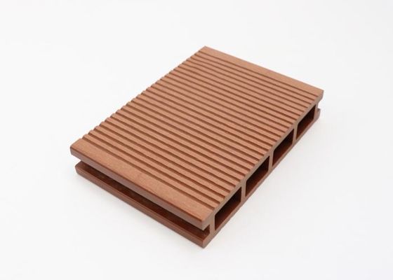 De Bevloeringstuin WPC Decking van het huidenkader 18mm Gemakkelijk Installatie Modern Ontwerp