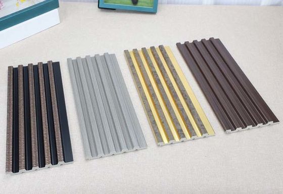 Waterdichte Geluiddichte Gecanneleerde PS Muurcomités Gemakkelijke Installatie Houten Plastic Samenstelling