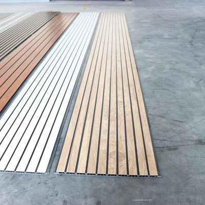 PVC plafondpaneel met marmerpatroon gebruikt als wandpaneel Moderne luxe wanddecoratie Lichtgewicht alternatief voor stenen wandpaneel