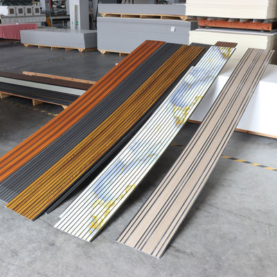 3D reliëf PVC plafondpaneel voor wanddecoratie Moderne wandpaneel Getextureerd oppervlak PVC wandbekleding Gemakkelijk schoon te maken