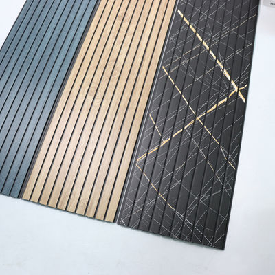 Houtnerf PVC plafondpaneel voor binnenmuren Kosteneffectief wandpaneel Alternatief voor tegels Onderhoudsvriendelijke wandplaat