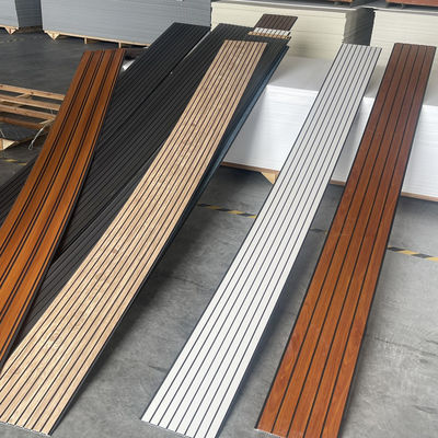 Gemakkelijk te installeren PVC plafondpaneel voor de muur Eenvoudig wandpaneeloplossing Bespaart tijd en arbeid lage installatiekosten Wandpaneel