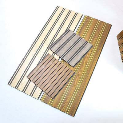 Waterdicht brandwerend PVC wandpaneel Lichtgewicht Eenvoudige installatie Binnen- en buitenmuurbekleding voor badkamer, keuken, woonkamer