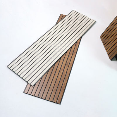 Waterdicht brandwerend PVC wandpaneel Lichtgewicht Eenvoudige installatie Binnen- en buitenmuurbekleding voor badkamer, keuken, woonkamer