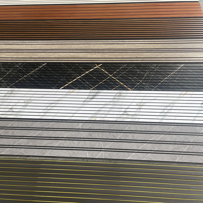 Waterdicht brandwerend PVC wandpaneel Lichtgewicht Eenvoudige installatie Binnen- en buitenmuurbekleding voor badkamer, keuken, woonkamer