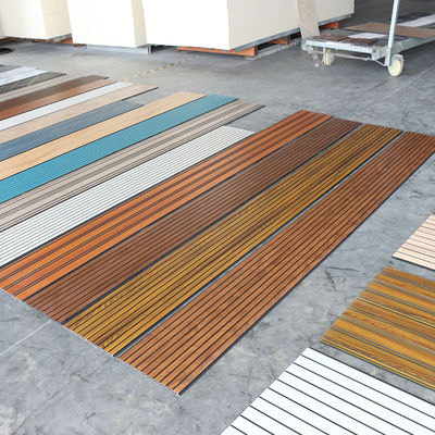 Eenvoudig te installeren PVC wandpaneel met kliksysteem voor doe-het-zelf huisrenovatie