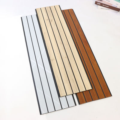 Eenvoudig te installeren PVC wandpaneel met kliksysteem voor doe-het-zelf huisrenovatie