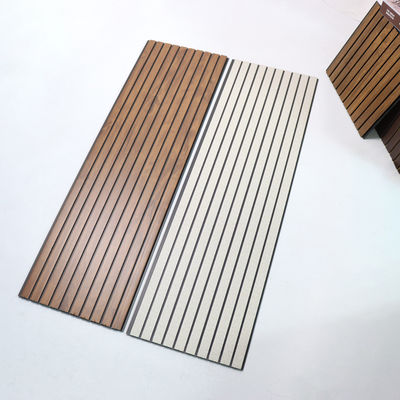 Eenvoudig te installeren PVC wandpaneel met kliksysteem voor doe-het-zelf huisrenovatie