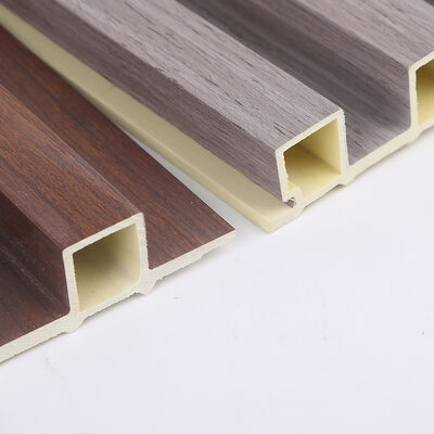 Klasse B1 Vlamvertrager 160 WPC-paneel van 24 mm Geschikt voor brandwerende binnen- en buitenbouwprojecten