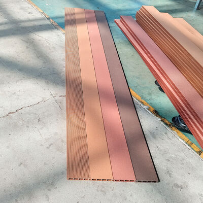 Buiten WPC-wandpaneelsysteem Waterdicht houten kunststofcomposite voor buitenwandbekleding