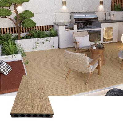 Duurzame buiten WPC-dekken. Holle structuur waterdichte composietvloeren voor tuin- en landschapsgebruik.