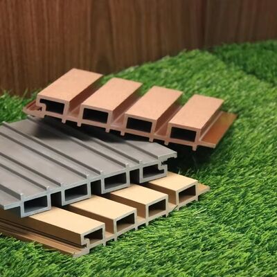 Thermische en geluidsisolatie WPC buitenbekleding Buitenmuurpaneel voor buiten