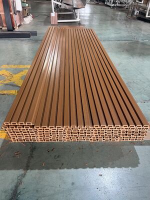 Duurzame brandwerende buitentoepassingen WPC composiet tand en groef wandpanelen PVC wandbekleding