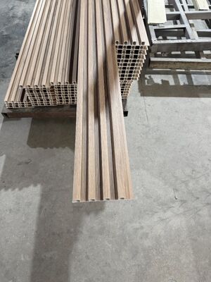 Op maat gemaakt milieuvriendelijk binnenprofiel WPC wandpaneel 160x24 bekleding