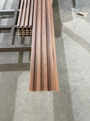 Op maat gemaakt milieuvriendelijk binnenprofiel WPC wandpaneel 160x24 bekleding