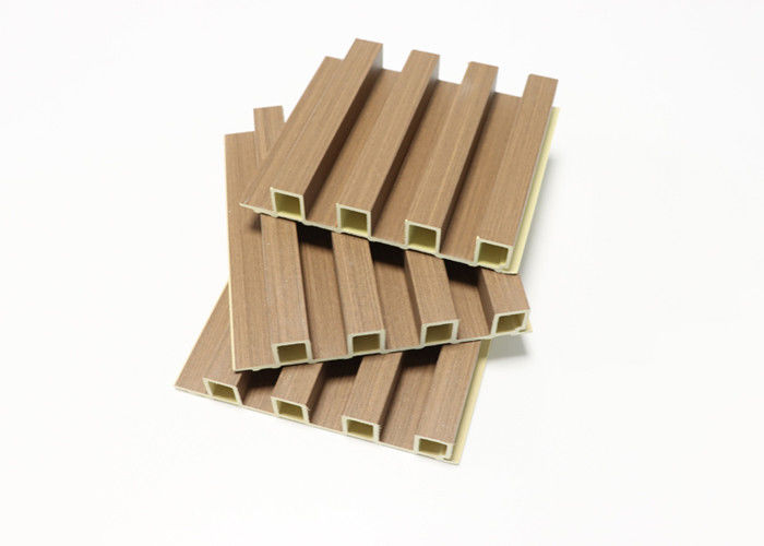 Binnenlands Decoratief Gecanneleerd WPC-Muurcomité Houten Alternatief Gecanneleerd WPC Comité