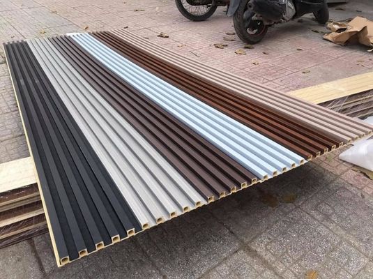 Houten de Muurcomité van Korrelpvc WPC Gecanneleerde Muurcomités WPC 3D Muurcomité