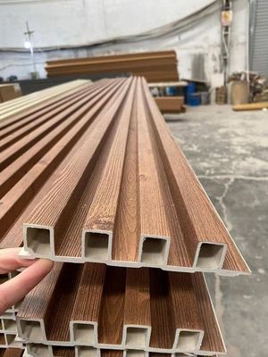 De houten Houten Korrels lamineerden Binnenlands WPC-Muurcomité voor Binnendecoratie