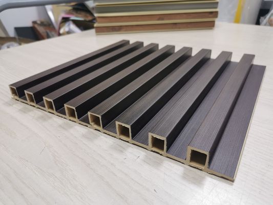 Houten de Muurcomité van Korrelpvc WPC Gecanneleerde Muurcomités WPC 3D Muurcomité