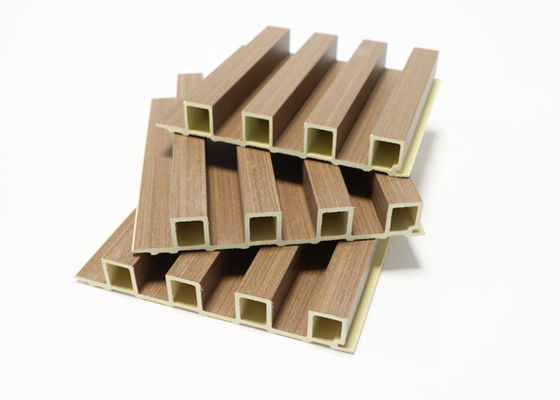 Houten Plastic Samengesteld Binnenlands WPC-Muurcomité Gecanneleerd WPC Muurcomité