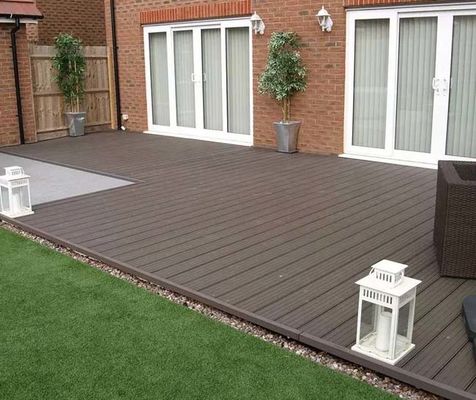 Houten Plastic Samengesteld Buitenmuurcomité Co dreef het Gecanneleerde Bekledingspaneel van WPC uit