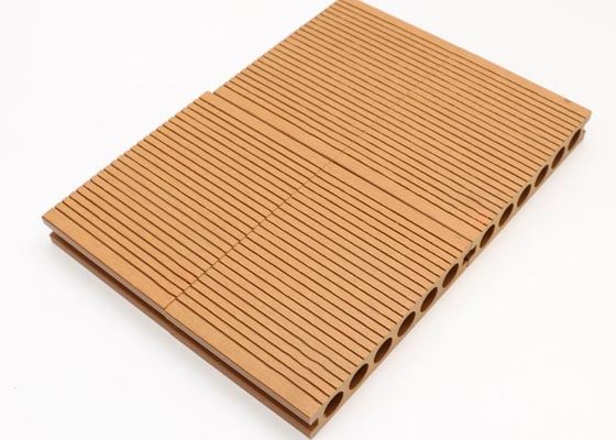 De Bevloeringstuin WPC Decking van het huidenkader 18mm Gemakkelijk Installatie Modern Ontwerp
