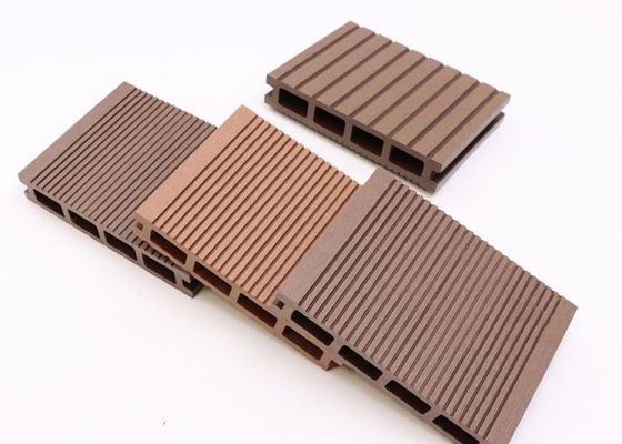 De Bevloeringstuin WPC Decking van het huidenkader 18mm Gemakkelijk Installatie Modern Ontwerp