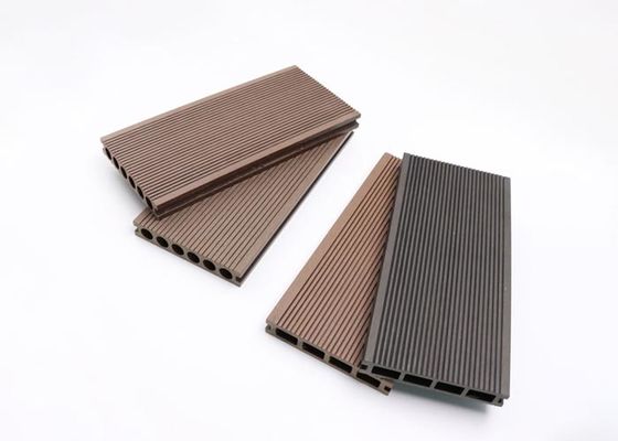 De houten Plastic Samengestelde Houten Buitenmuurcomité WPC PE van de Muurbekleding Uitdrijving van Co