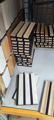 Accoustic Wpc wandpaneel Houten leisteenpaneel voor woningversiering