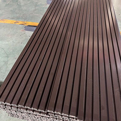 WPC vloeiende wandpanelen Externe co-extrusie Hout Plastic Composite Wandbekleding