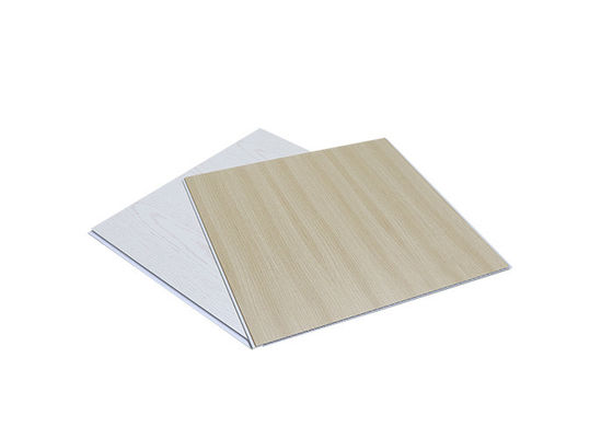 Binnen Houten pvc-Plafondcomité Plastic Samengestelde van de de Deklaagbekleding van pvc Gecanneleerde de Muurraad