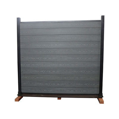 1.8m X 1.8m Wpc-Omheining Panels Embossed Co - Raad van het Uitdrijvings de Openluchthuis